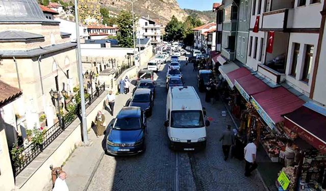 Hafızlıklarını tamamladılar, 200 araçlık konvoyla kutladılar