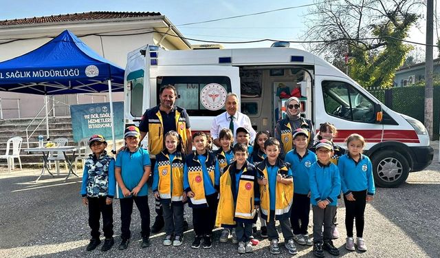 407 öğrenciye sağlık eğitimi! Ambulansları yakından tanıdılar