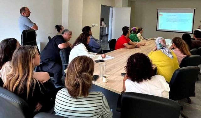 Düzce’de sağlık personeline Alzheimer farkındalık eğitimi