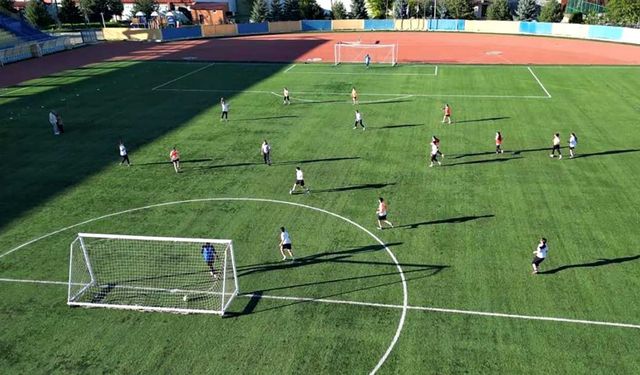 Ağrı'nın kadın futbolcuları şampiyonluk için kenetlendi