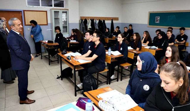 Milli Eğitim Müdürü Akbaş okullarda incelemede bulundu