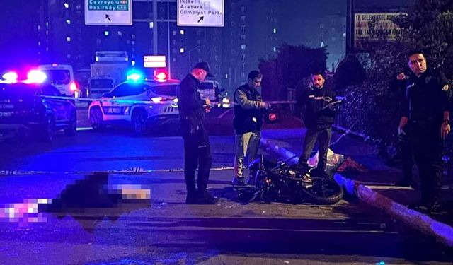 Küçükçekmece’de motosiklet otomobille çarpıştı: 1 ölü, 1 yaralı