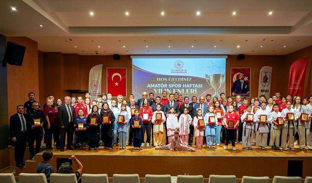 Bolu’da yılın en başarılı sporcuları ödüllendirildi!