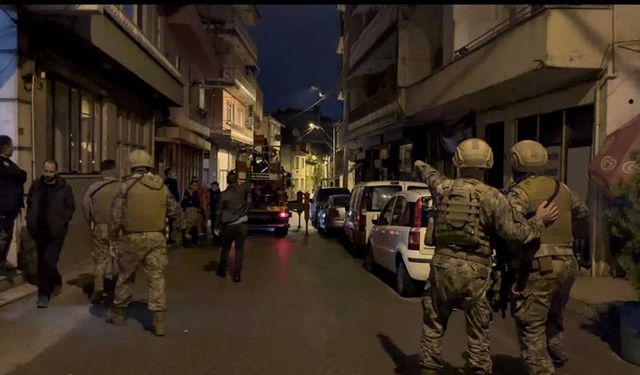 Annesini rehin aldı, polis telefonda kadına yol gösterdi