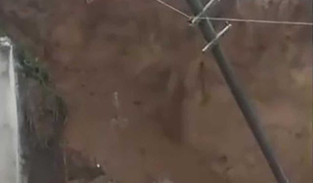 Dev istinat duvarı yerle bir oldu: O anlar kamerada