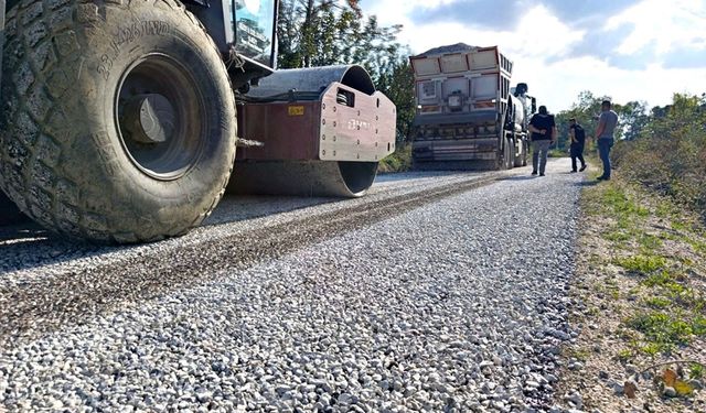 İki köy arasındaki yol yenileniyor! Asfalt çalışması başladı