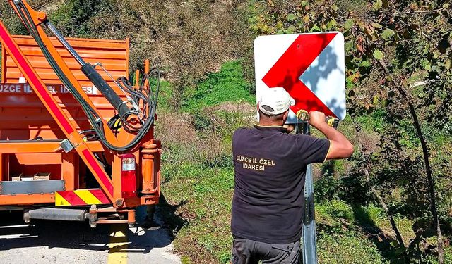 Köy yollarına güvenlik düzenlemesi! Levhalar yenileniyor