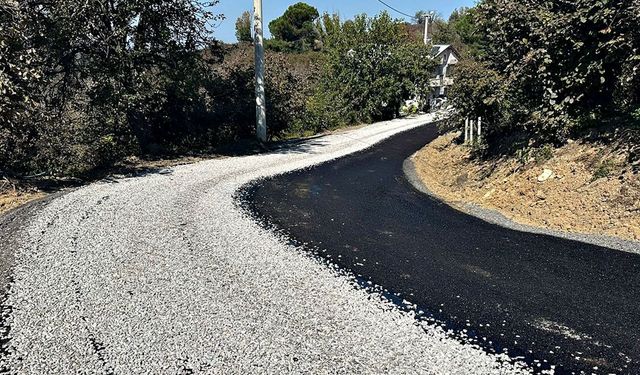 Köy yolu yenileniyor! Göktepe'de asfalt mesaisi