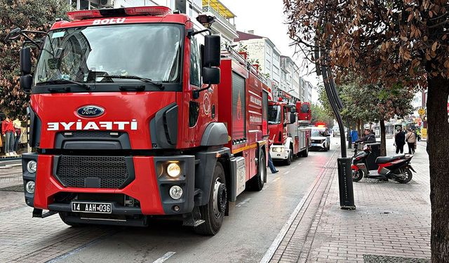 Kozmetik mağazasında yangın paniği! Ekipler yetişti