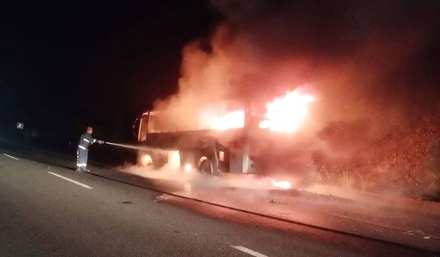 Zonguldak-Ankara yolunda midibüs alev alev yandı!