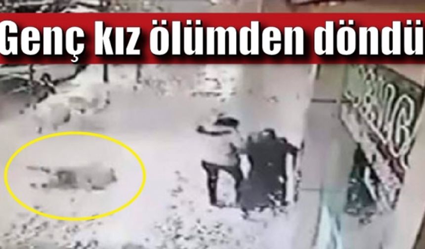 Genç kızın üzerine çatıdan kar kütlesi düştü