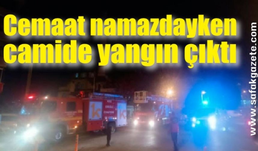 Cemaat namazdayken caminin kubbesinde yangın çıktı