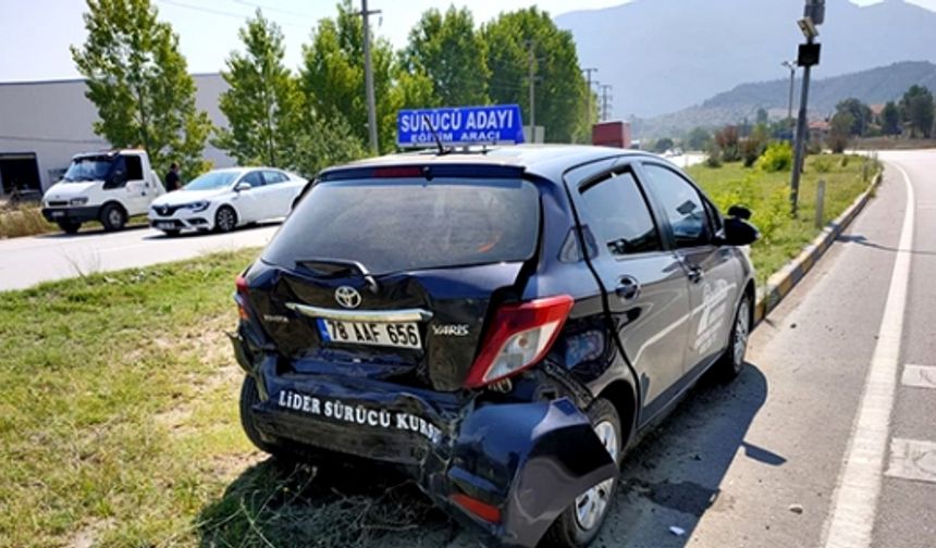 Sürücü adayı kaza yaptı: 5 Yaralı