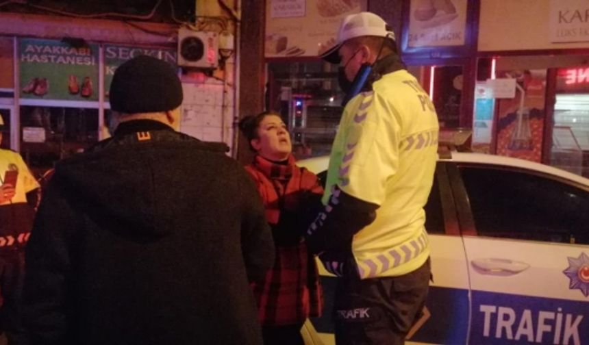 Alkollü kadın polise zor anlar yaşattı