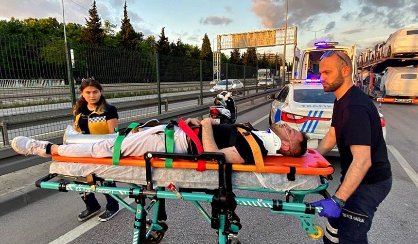 Yaralanan sürücü, sağlık ekiplerinin ilk müdahalesinin ardından hastaneye kaldırıldı. Kaza sebebiyle trafik akışı tek şeritten kontrollü olarak sağlandı. Trafik, otomobilin kaldırılmasının ardından normal seyrine döndü. Kazayla ilgili inceleme başlatıldı. (İHA)