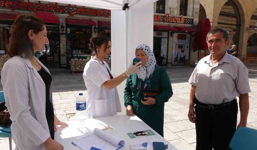 Kastamonu’da “Halk Sağlığı Sokağı” kuruldu, vatandaşlara ücretsiz sağlık testleri yapıldı