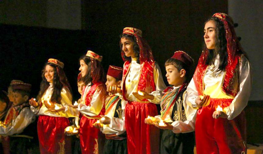 Engelli Korosu ve Engelliler Folklor Gösterisi İzleyenleri Büyüledi