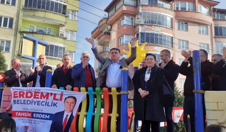 CHP Belediye Başkan adayı Tahsin Erdem Rüzgarlımeşe’de show yaptı