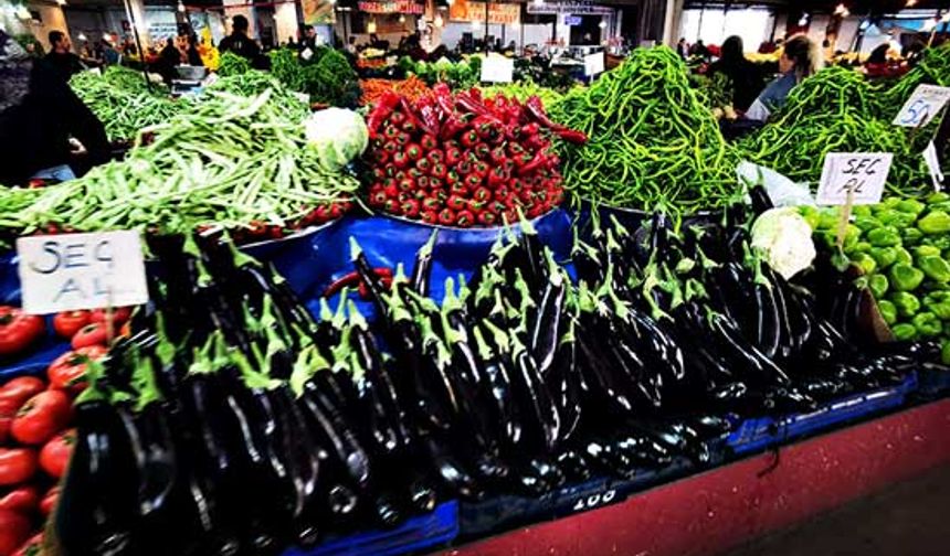 Halk pazarına yoğun ilgi; İşte sebze ve meyve fiyatları