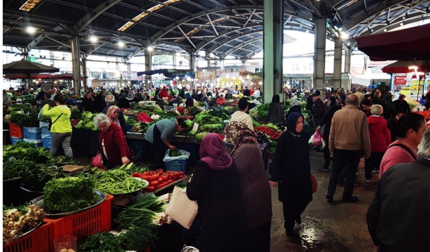 Halk pazarına yoğun ilgi  soğanda yükseliş sürüyor