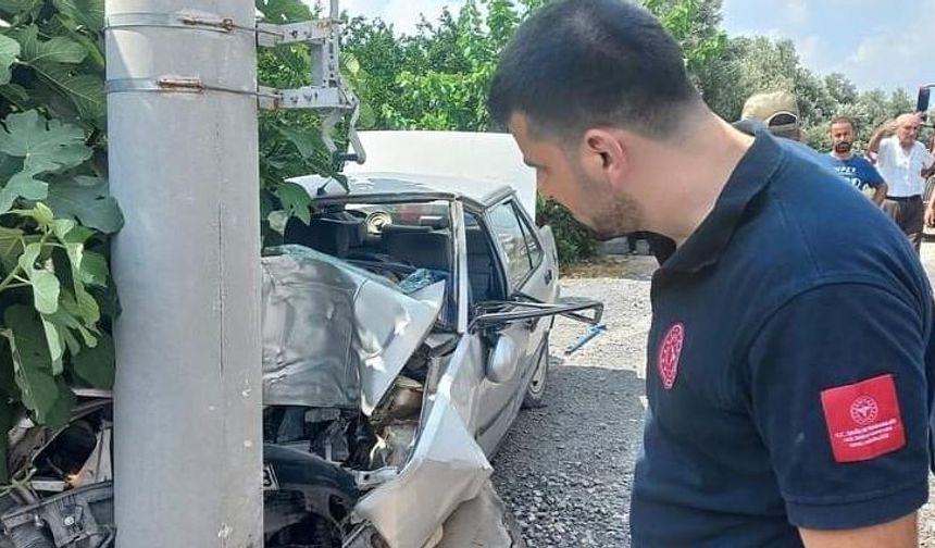 Aydınlatma direğine çarpan Tofaş'ın sürücüsü hayatını kaybetti