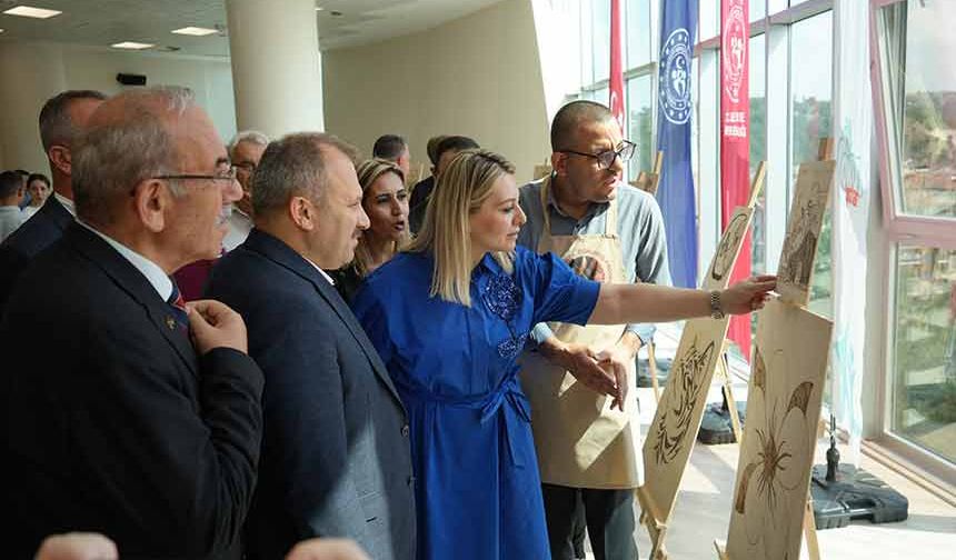 Özel bireylerin ahşaptan yaptıkları ürünler görücüye çıktı