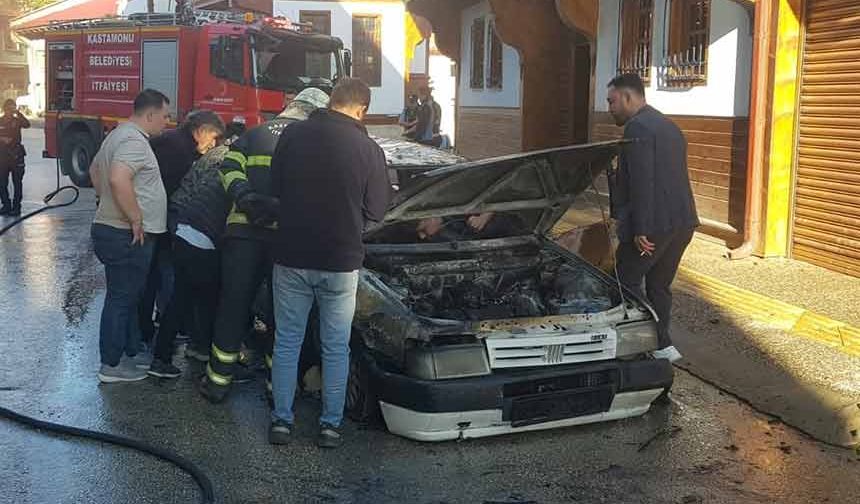 Alevlere teslim olan otomobil kullanılmaz hale geldi