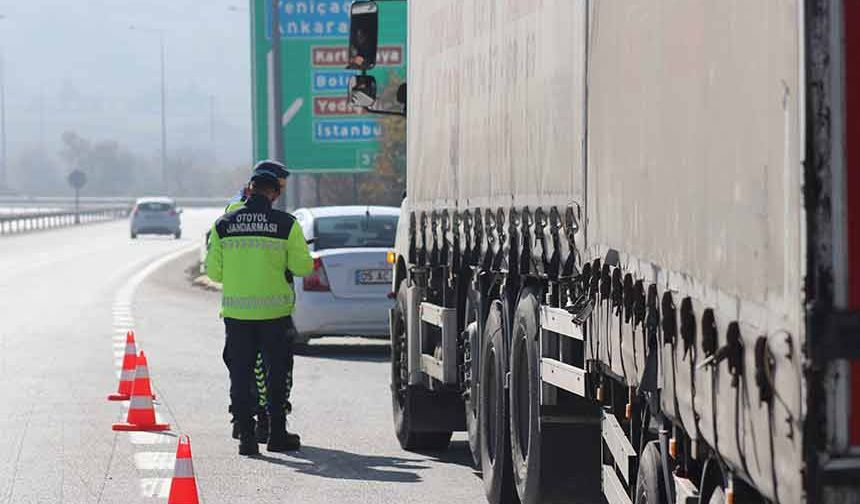 Jandarmadan habersiz otoyolda kuş uçmuyor