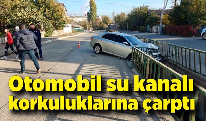 Otomobil su kanalı korkuluklarına çarptı