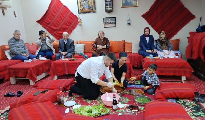 Huzurevi sakinlerine sıra gecesi: Renkli görüntüler ortaya çıktı