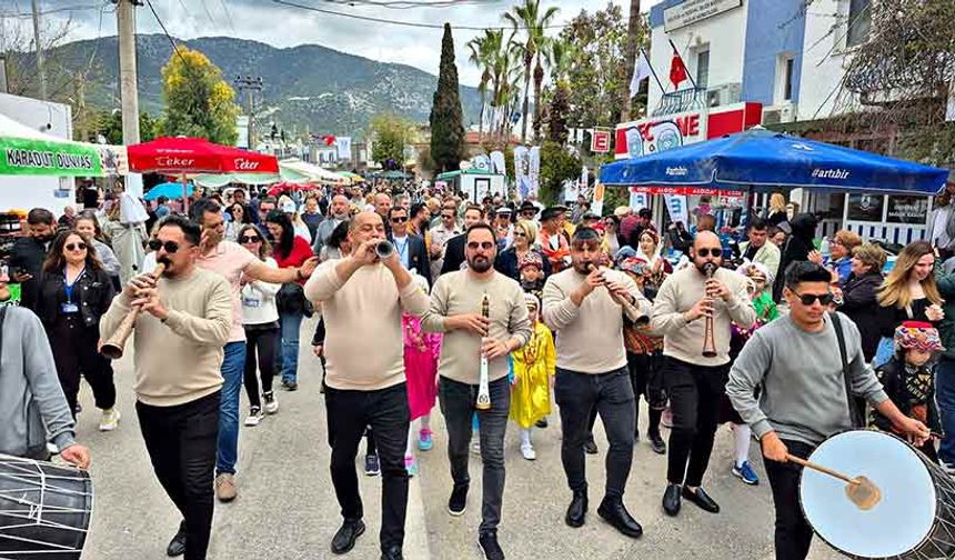 Yağmur altında festival