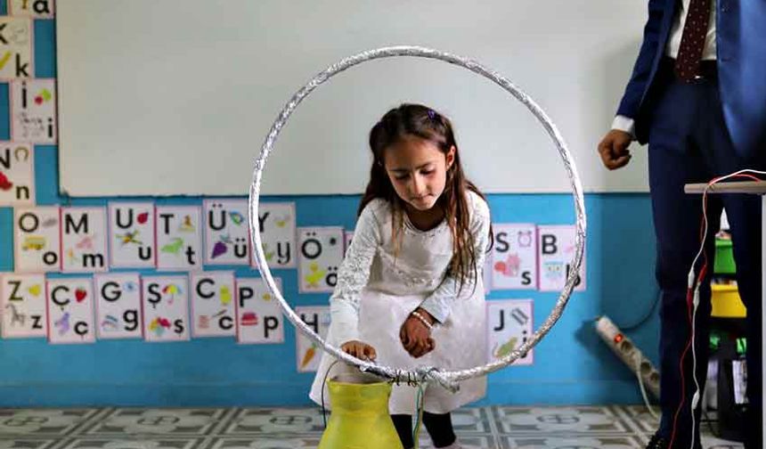 Kodlama köye girdi: Öğretmen öğrendi, öğrenciler üretti