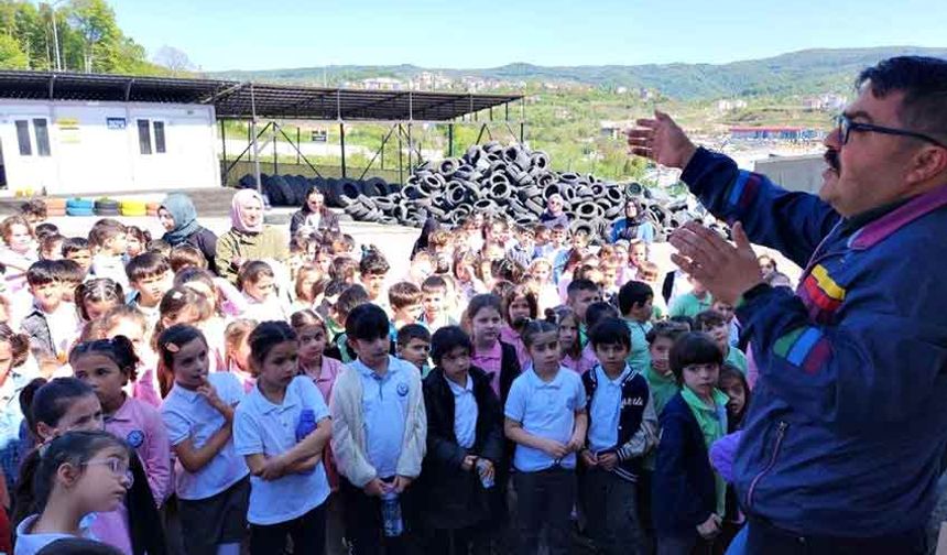 Öğrenciler, Atık Getirme Merkezi’ni ziyaret ettiler
