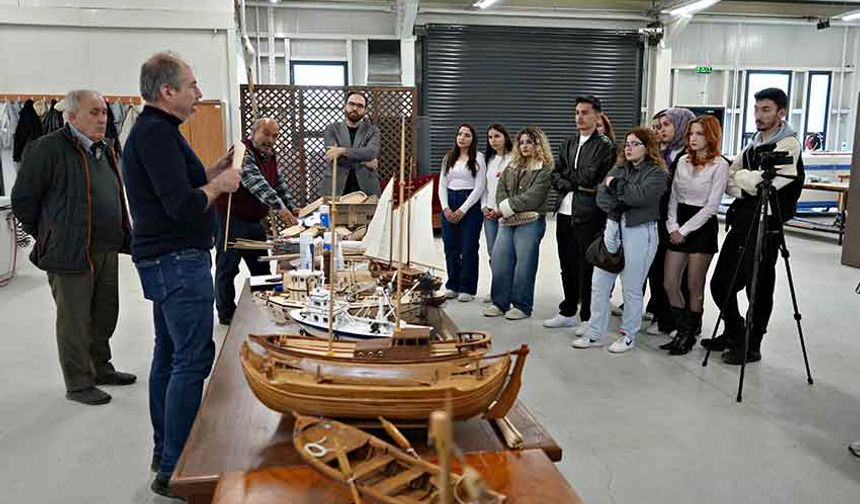 Üniversite öğrencileri zamana yenik düşen ahşap yat maketleri için kolları sıvadı