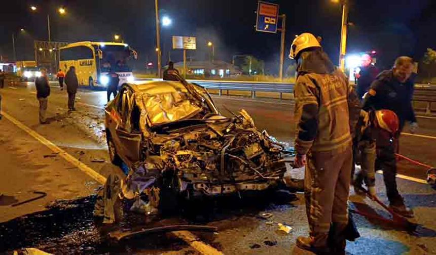 Kamyonun altına giren otomobilin sürücüsü 2 gün sonra hayatını kaybetti
