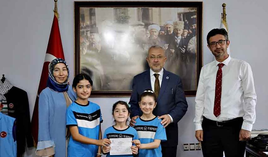 Minik yürekler el emeğiyle kazandıklarını Filistin halkına bağışladı