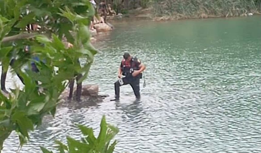 Serinlemek için dereye giren çocuk boğuldu