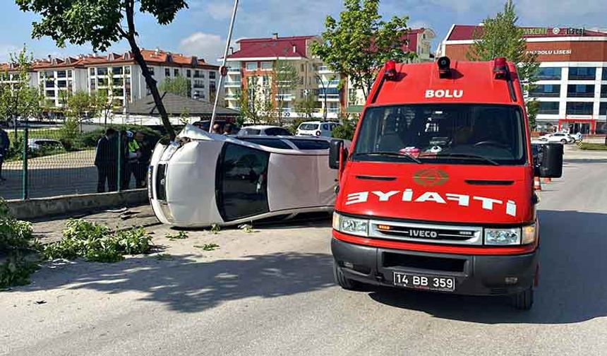 Otomobil rampa yukarı çıkarken yan yattı: 1 yaralı