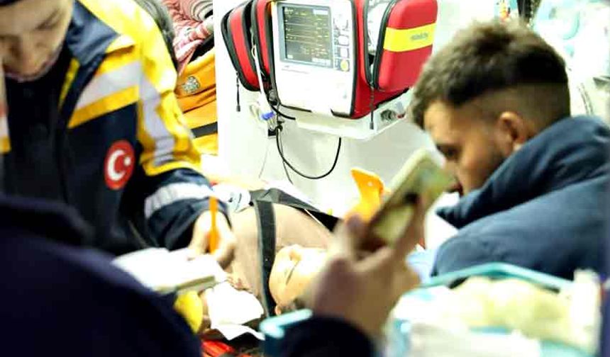 Otomobil şarampole devrildi: Sürücü alkollü ve ehliyetsiz çıktı