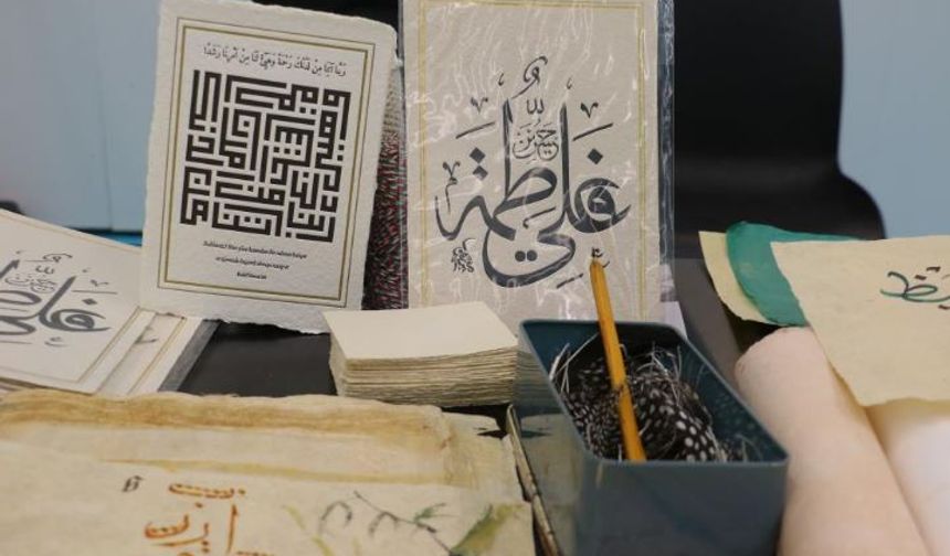 İslam Sanatları Fuarı'nda el yapımı kağıt ustası Çelik eserlerini sergiledi