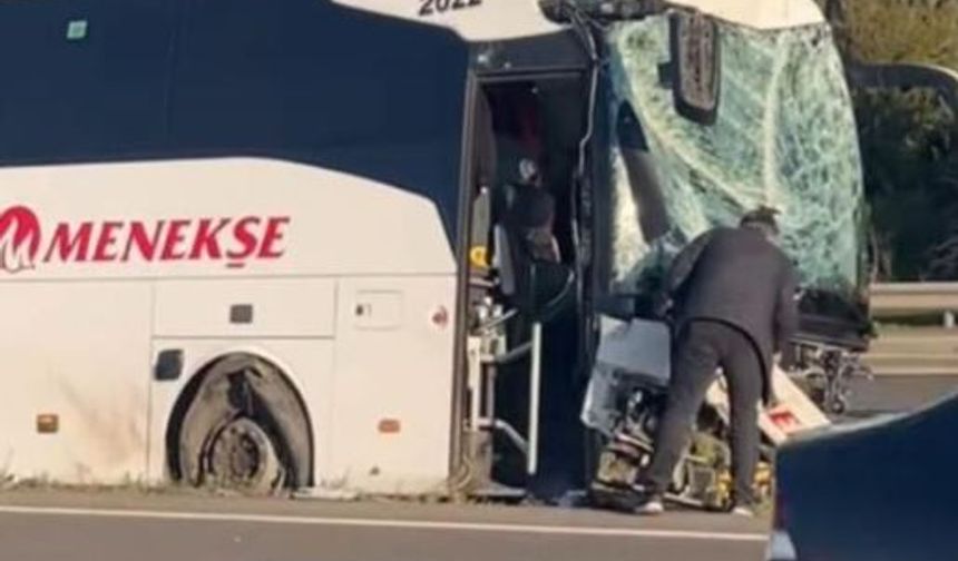 Geziden dönen öğrencileri taşıyan otobüs bariyerlere çarptı: 4 yaralı