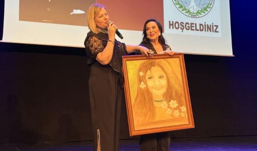 Türkan Şoray’ın tablosu ve imzaladığı kitabı eğitime destek için 1 milyona alıcı buldu