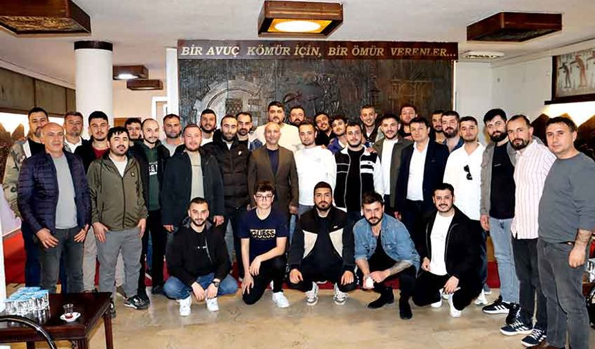 Üzülmez’de Gruplu Çalışan Madencilerden Demir’e Ziyaret