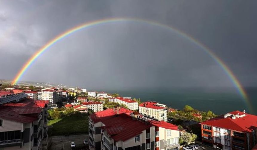 Van Gölü'nde gökkuşağı görsel şölen oluşturdu
