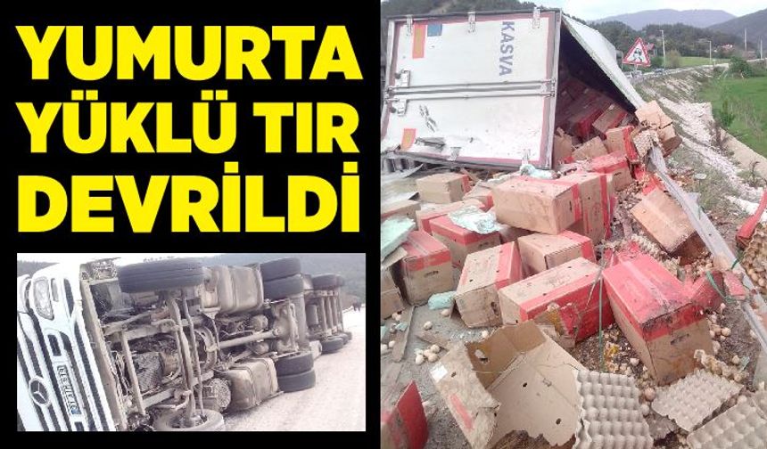 Bolu’da yumurta yüklü tır devrildi: 1 yaralı