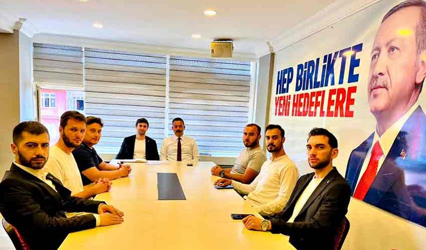 Çağlayan, İl ve İlçe Gençlik Kolları başkanları ile bir araya geldi