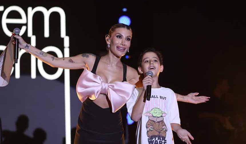 Tavas Zeybek Festivalinde İrem Derici fırtınası esti