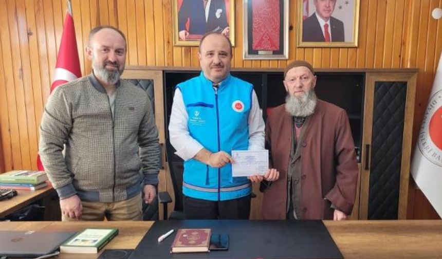 80 yaşındaki emekli imam ve öğretmen oğlundan Gazze'ye anlamlı destek