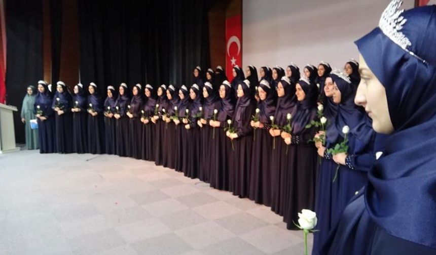 36 kız hafız için görkemli icazet töreni