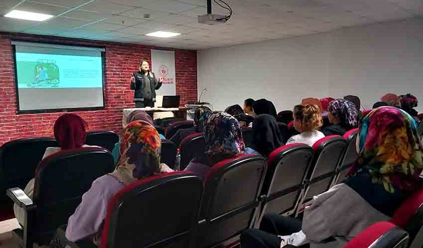"En İyi Narkotik Polisi: Anne" eğitimi